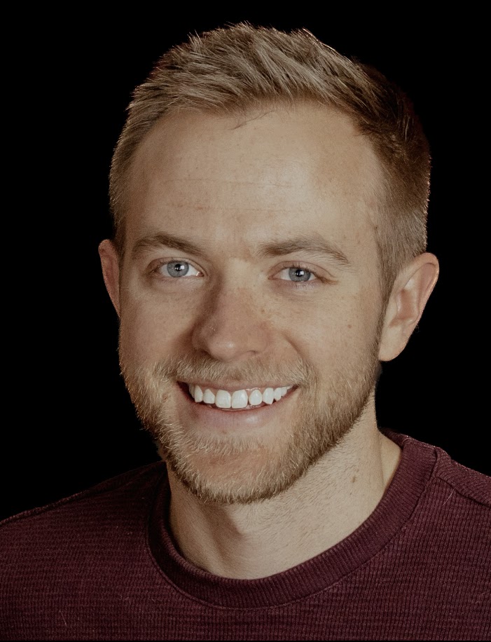 Daniel Davis Headshot 